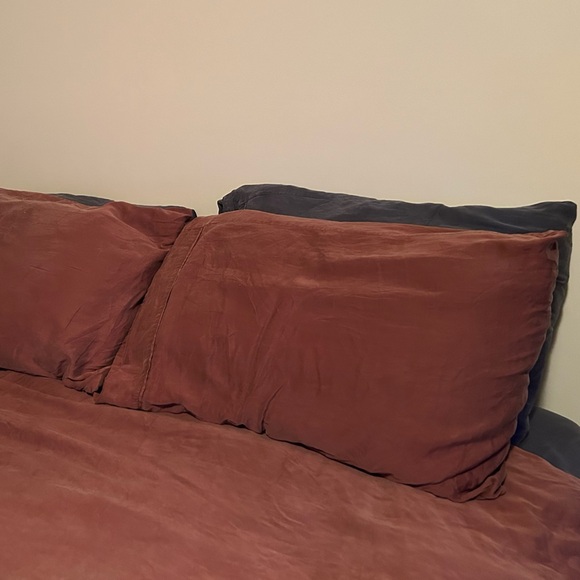 Eucalypso Home Terracotta Heavenly Duvet Cover & Silky Pillowcase Set - Picture 5 of 7